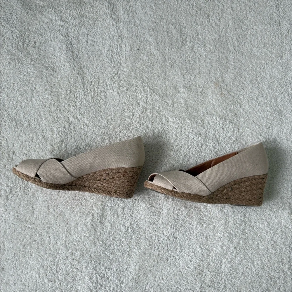 Adrienne Vittadini beige size 7 espadrille shoes - Picture 2 of 9
